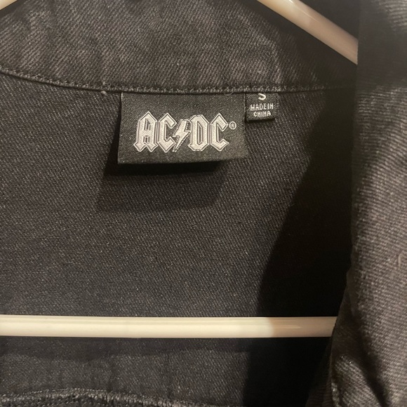 Black denim jacket, no wear and tear - Picture 2 of 3